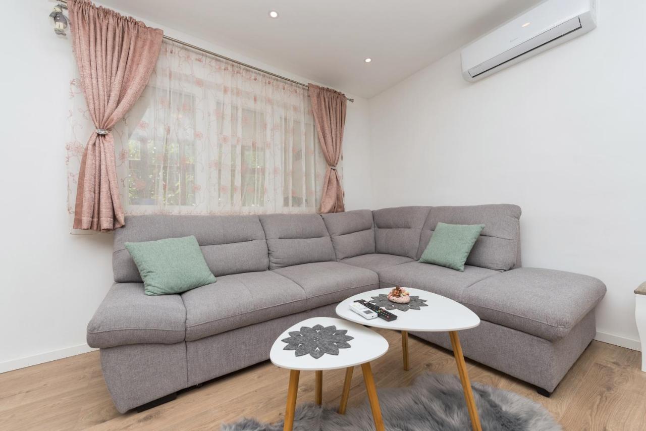 Apartment Strawberry Makarska Exterior foto